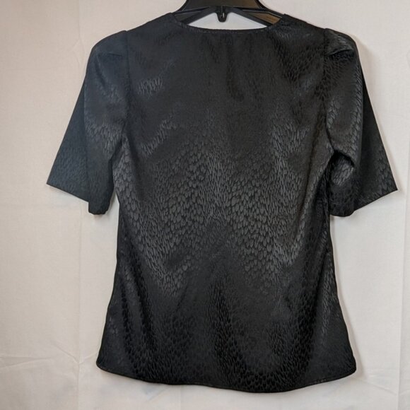 RW&CO Women Short Sleeve V-neck Feather Print Black Blouse, XS - Picture 2 of 5